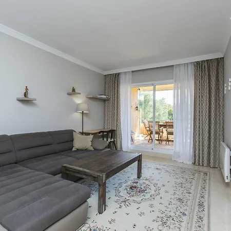 Apartment Perfect Location Between Golf And
